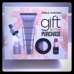 Merle Norman 4 piece gift set